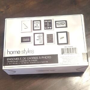 8 Piece Chic Black and White Photo Frame Set - New